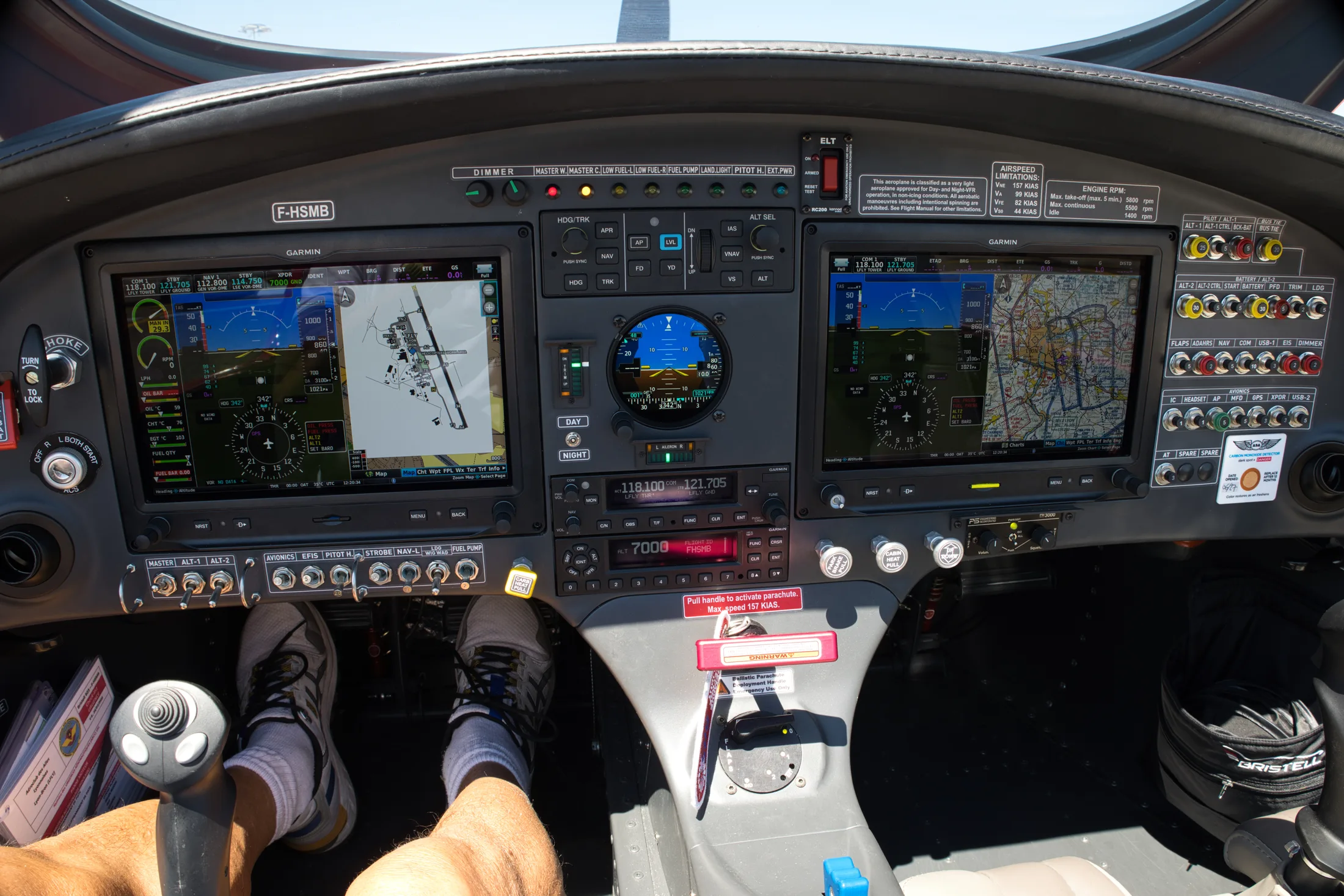 Glass cockpit du Bristell B23 des Ailes Lyonnaises