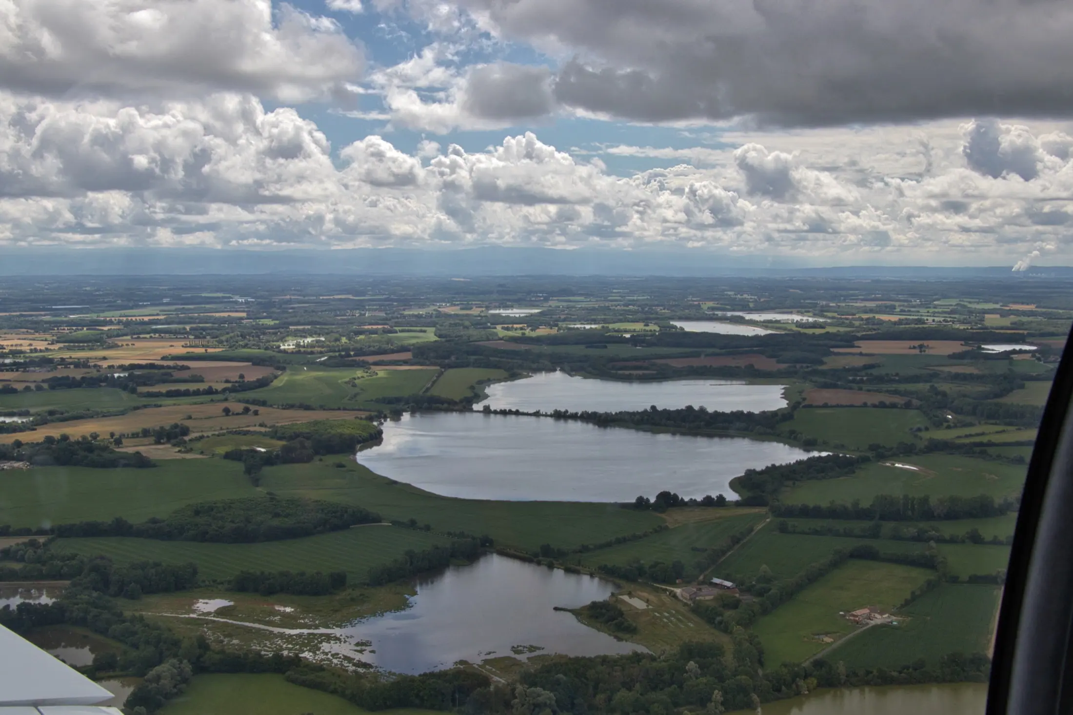 Les étangs de la Dombes vus depuis un avion